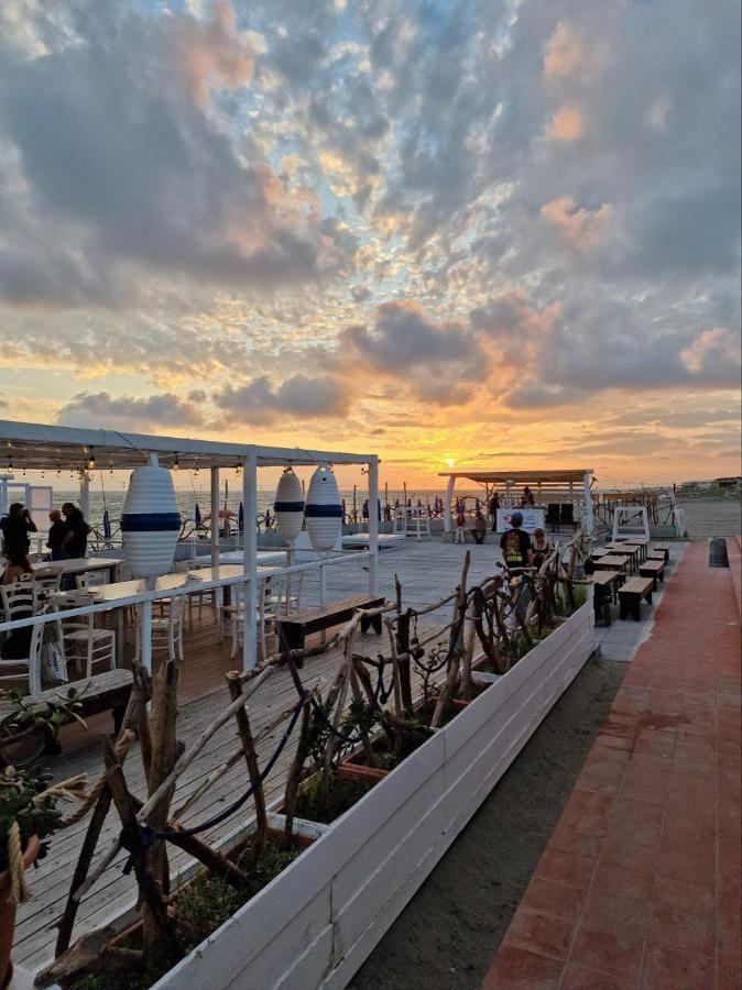 Hotel Beach House Scalzone Castel Volturno Exterior foto