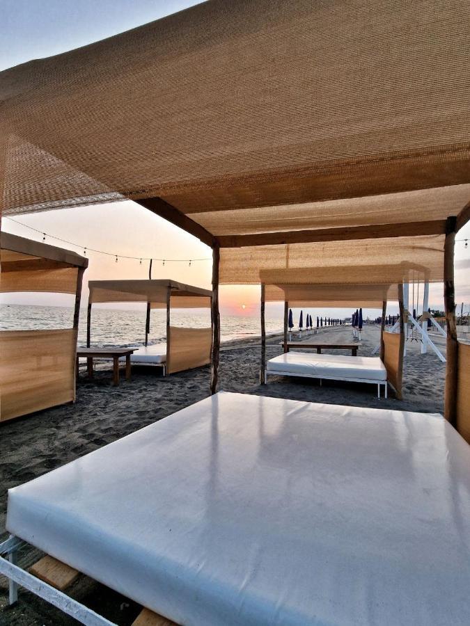 Hotel Beach House Scalzone Castel Volturno Exterior foto